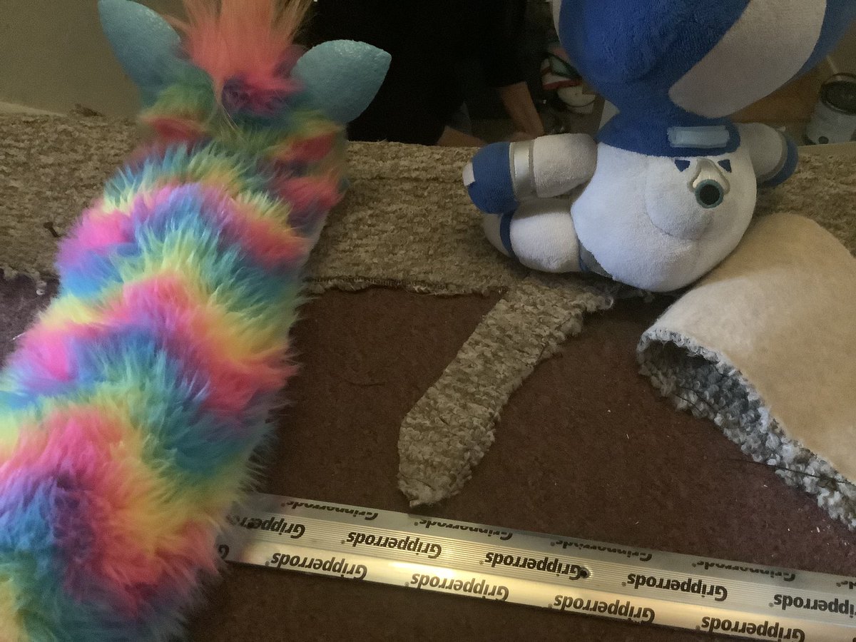 PeelyMaster's tweet image. Astro: I am helping humans granny with the renovations on the landing DJ Furby is helping too just another day of helping human and making the house looks nice and pretty #renovations #decorating #helpingout