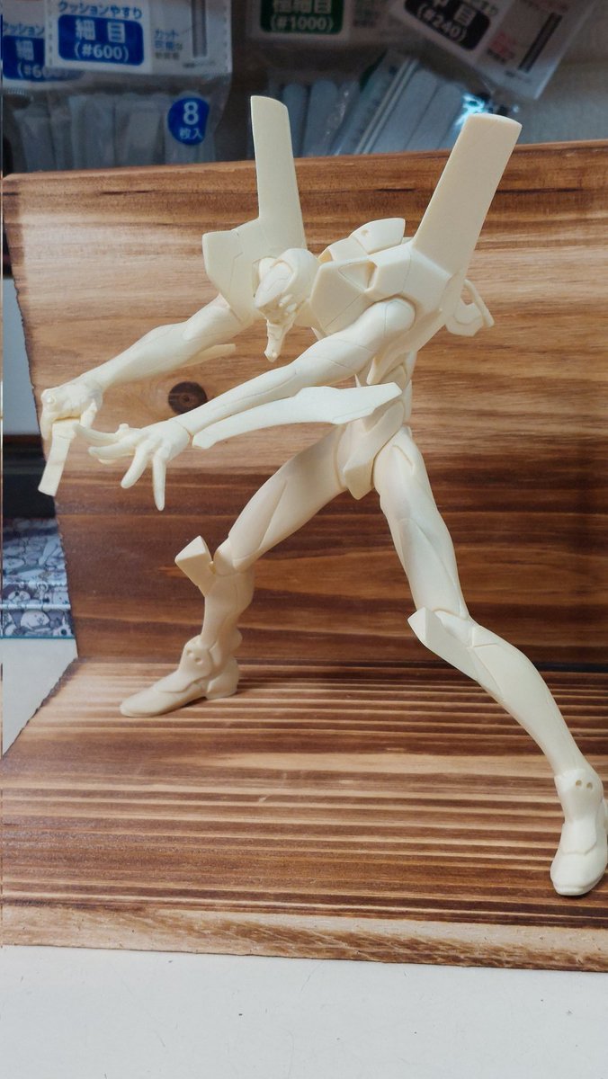 annedouce4's tweet photo. ついに原型:ロボ師佐藤 拓さんの👇
ガレージキットがプラモデルとなって世に放たれた。
新世紀エヴァのなかでは最高造形だと思います👍️
👇は元ガレキ&amp;箱
#ARTPLA 
#ガレージキット https://t.co/3638CunOJh