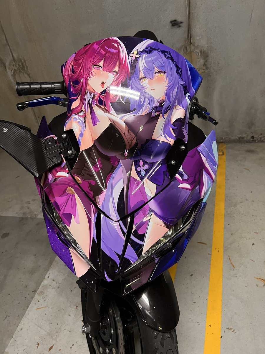 我的痛车前几天好了
我不是专业的photographer
等几天后再找个专业的来拍～