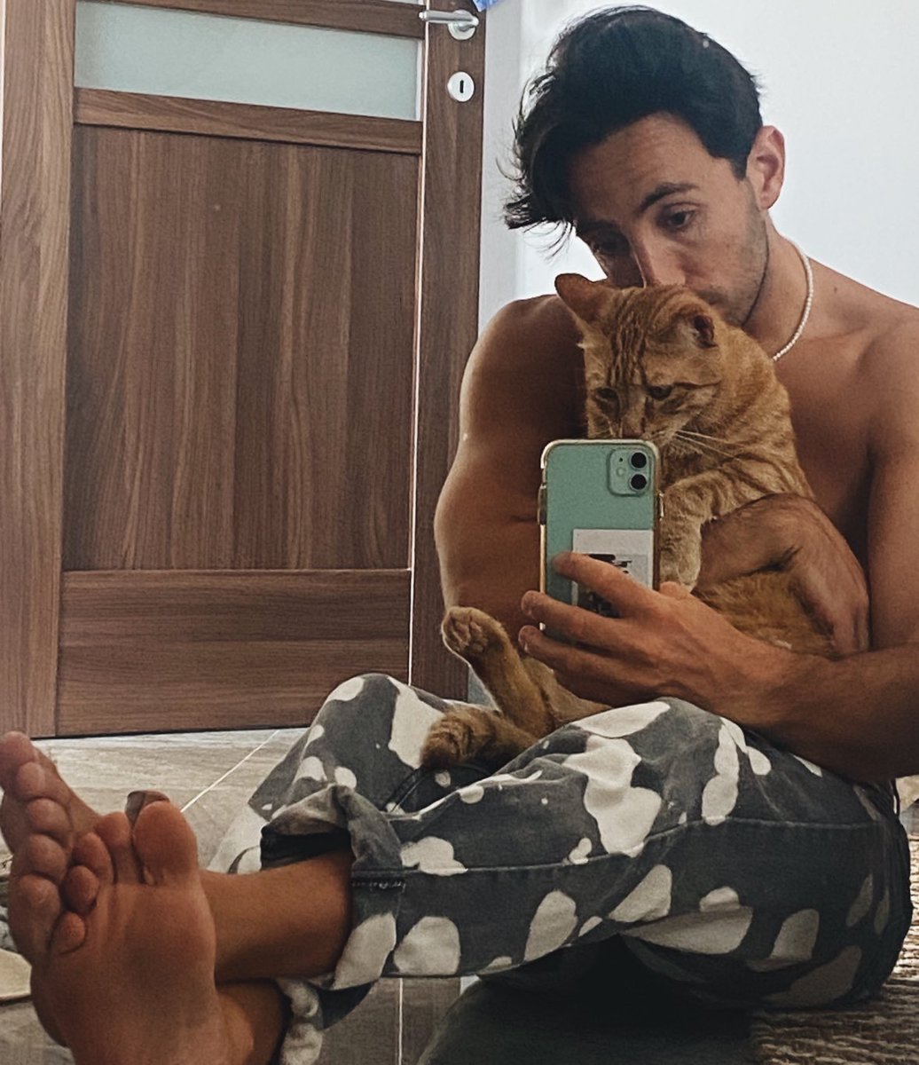 beach bum tweet media