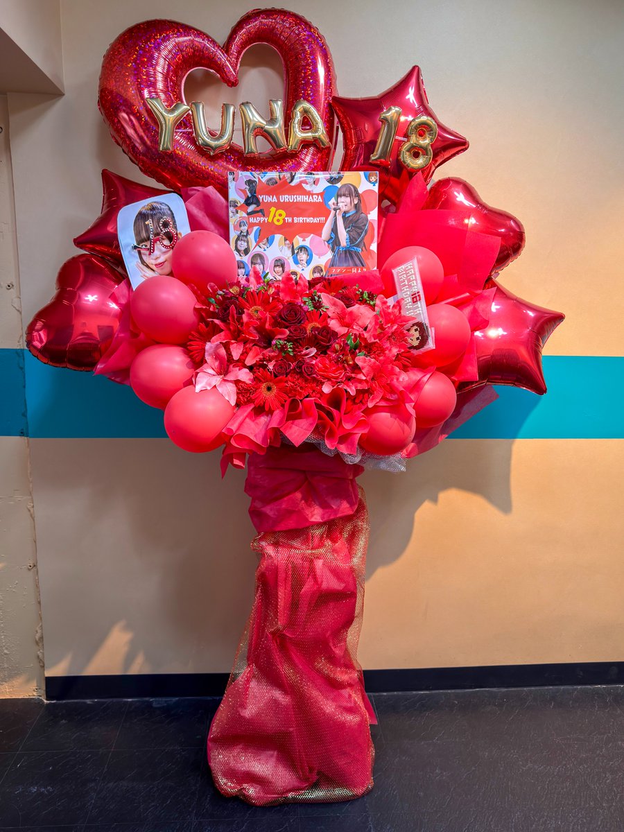 HBDtoYuuuuuna's tweet image. 皆様から頂いたメッセージ色紙、花束、バルーンスタンドを漆原裕菜さんへお届けしました。
メッセージを寄せてくださった皆様、ご協力頂いた皆様、改めてありがとうございました🙇🙇‍♀️🙇‍♂️
漆原裕菜さん18歳おめでとうございます！㊗️成人！ハッピーバースデー！🎉🎉🎉

#PANDAMIC
#パンダミック
#漆原裕菜