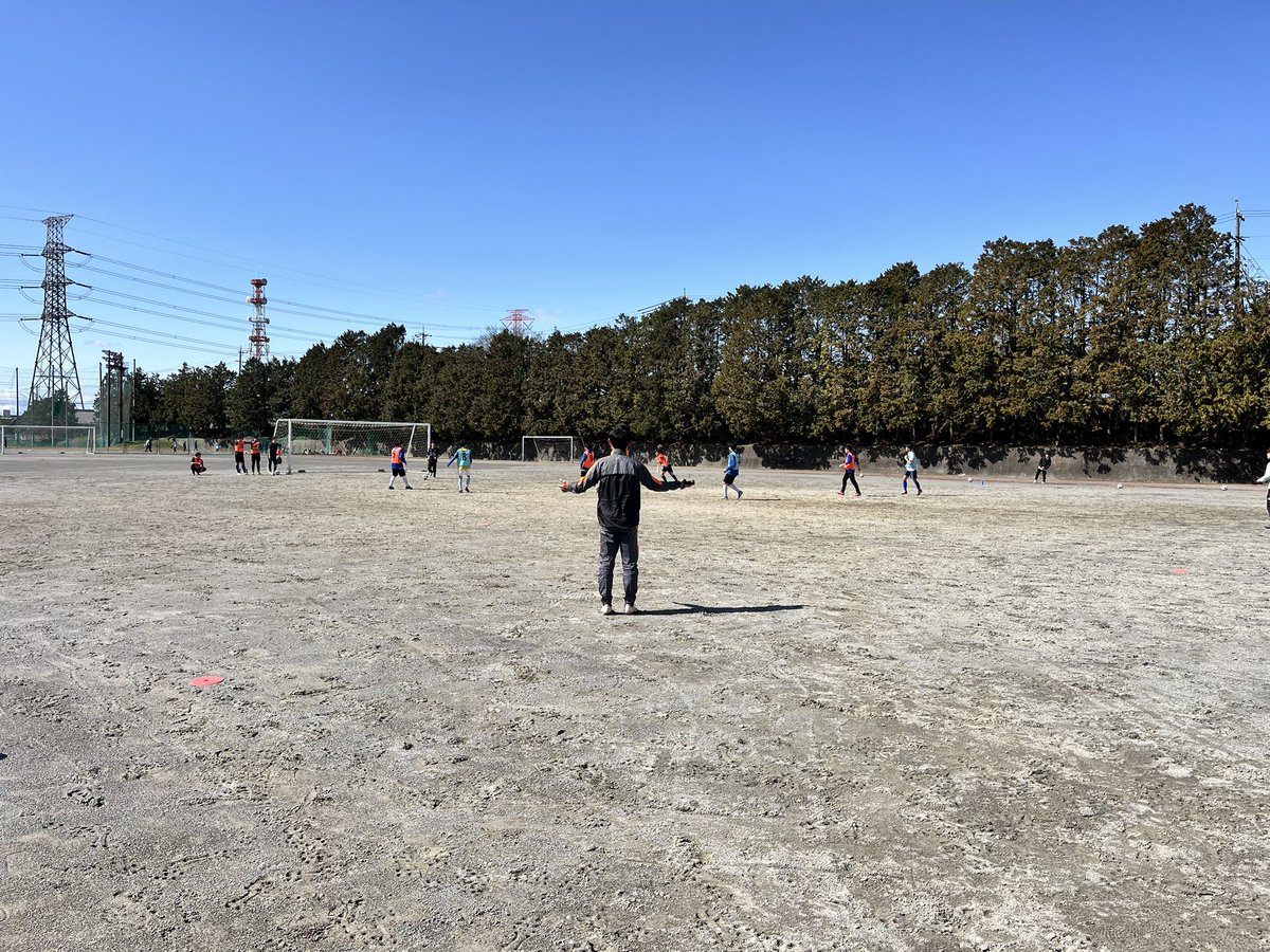 seto_tec_eng's tweet photo. 【合同TR】

春泉、春東と合同TR。
新シーズンに向け、セットプレーのMTGから始まり、ゴールを奪う・守るところの意識づけのTRを行いました。チームとしてもですが、個のレベルアップもしていきましょう！

#瀬戸工科 #春日井泉 #春日井東 #合同 #連合 #愛知県 #瀬戸市 #高校サッカー https://t.co/zvuAD2YYsv