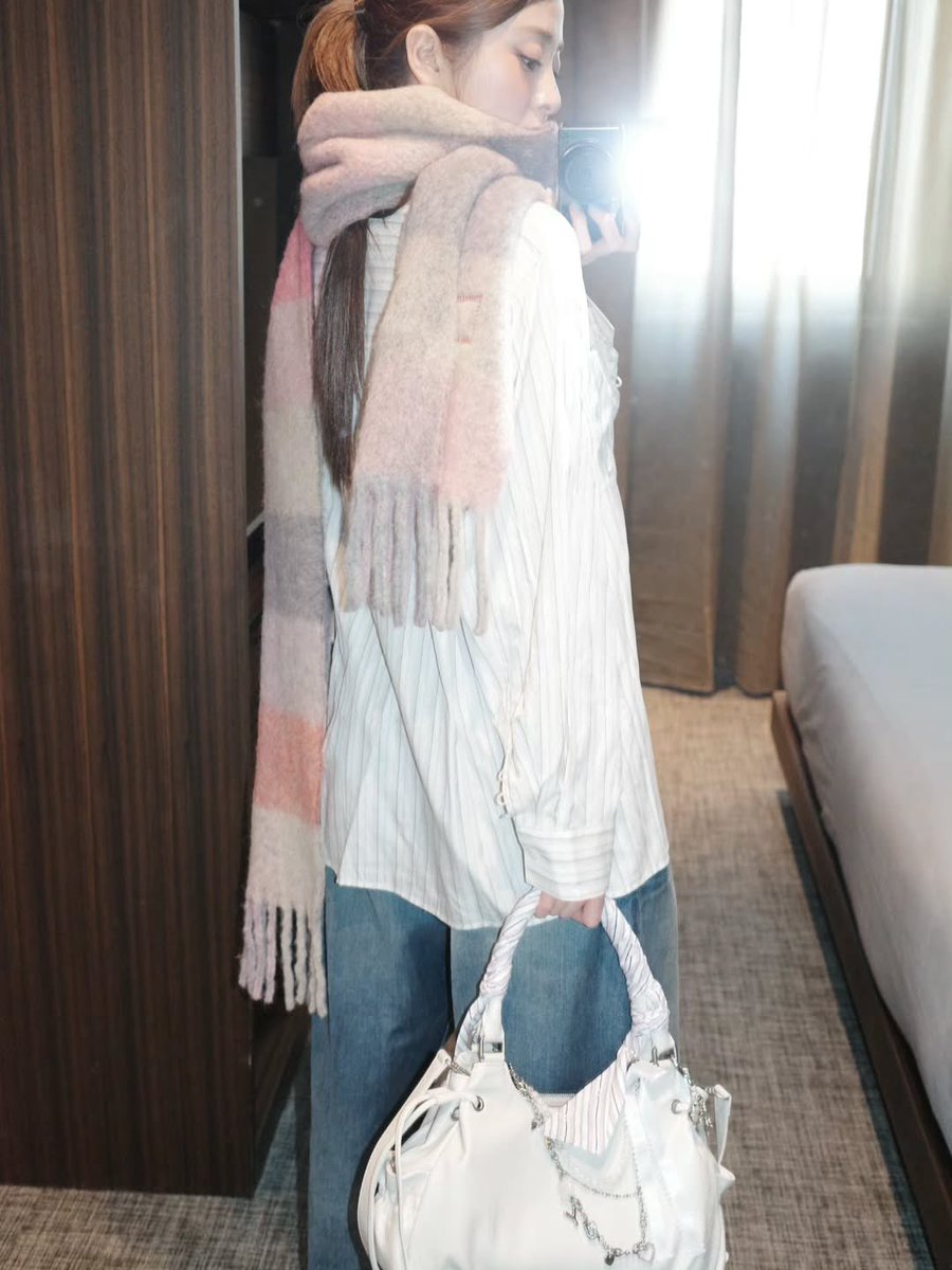 yunjinrs's tweet image. YUNJIN IS FINALLY DOING #PAID PROMOTION FOR THE STAND OIL BAG