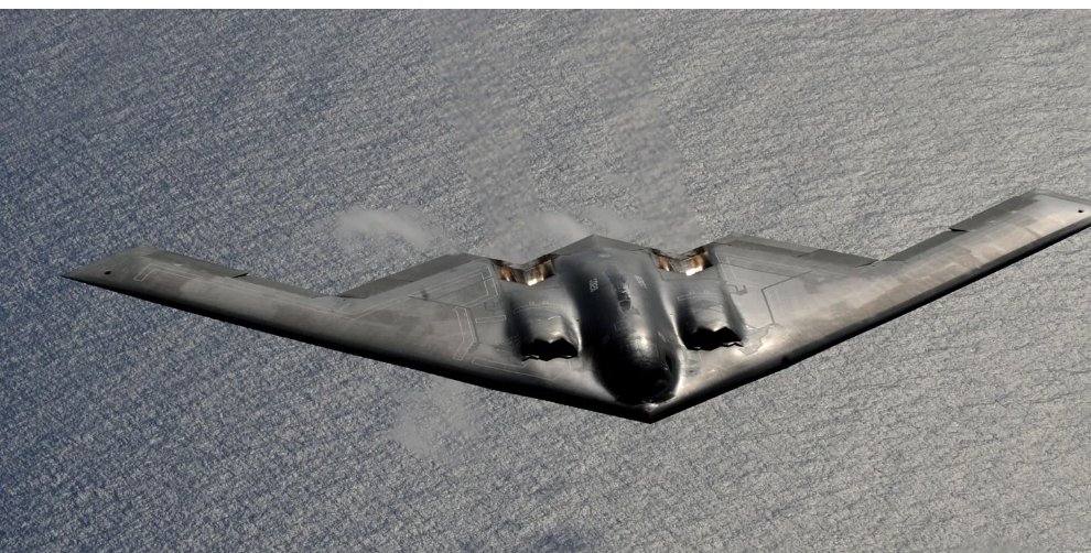 bozgabi's tweet photo. Hapo kwa kichaka Iran watashinda USA lakini ikikuja Hewani they have no chance. This Stealth bomber alone can destroy the whole of East and Central Asia in less than 30 minutes. https://t.co/q3Ycig7aDo
