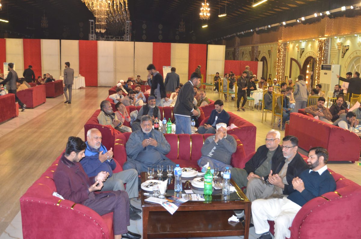 MWF_Pakistan's tweet photo. دکھی انسانیت کی خدمت کے لیے دھونکل، وزیرآباد اور گجرات میں چیریٹی ڈنرز منعقد ہوئے۔
مقصد: دھونکل میڈیکل کمپلیکس اور آئی ہسپتال کے قیام کے لیے فنڈز جمع کرنا۔
مخیر حضرات کی بھرپور معاونت سے خطیر رقم جمع ہوئی۔
🔗 https://t.co/UxBjoMkXBn
#WMF #MedicalComplex #EyeHospital https://t.co/dBNx21uXju