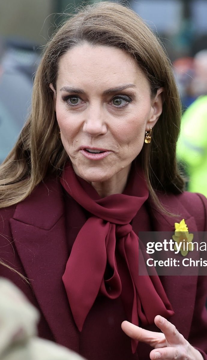 AljazeeraAfr's tweet photo. @NSome1ne Getty Images dont photoshop.

Markle’s paid trolls do.

On the left is the real Getty photo.

On the right is an image that was manipulated to denigrate and belittle a woman for aging.

#misogyny https://t.co/FrVEeI19fC