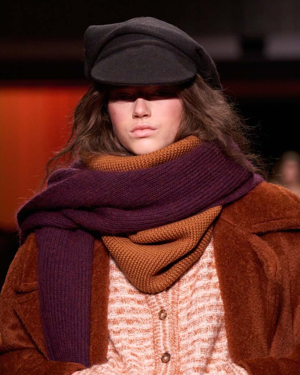 Missoni's tweet photo. In the Missoni Fall Winter 2026 show by #AlbertoCaliri brown, tobacco, ochre, cognac, milk and intense blue unfold in tonal harmony, while checks and fiammato motifs meet vertical stripes.

#MissoniFW26
#Missoni https://t.co/5WYRBzzjdR
