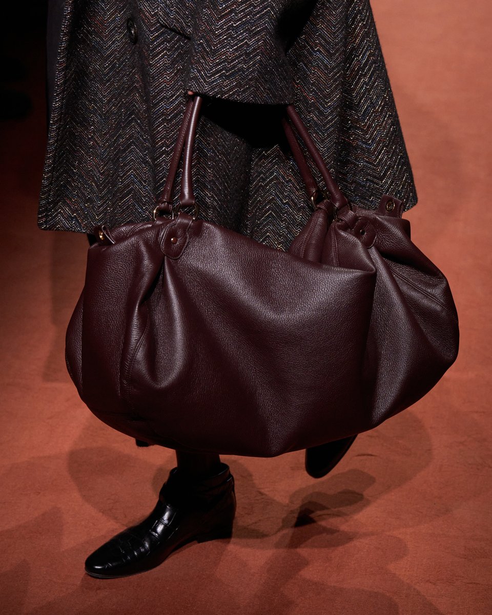Missoni's tweet photo. In the Missoni Fall Winter 2026 show by #AlbertoCaliri brown, tobacco, ochre, cognac, milk and intense blue unfold in tonal harmony, while checks and fiammato motifs meet vertical stripes.

#MissoniFW26
#Missoni https://t.co/5WYRBzzjdR