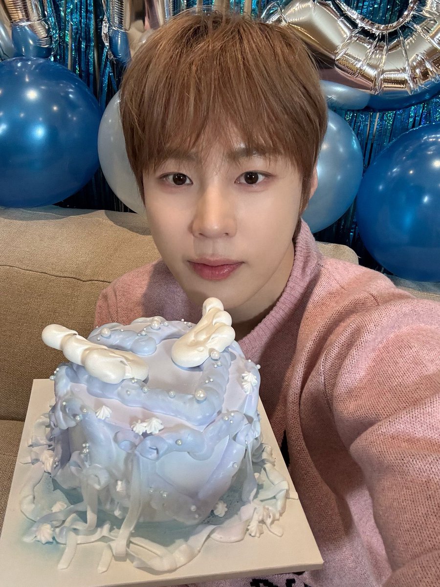 diveintowoon's tweet photo. ? 왜 더 어려졌지 무려 7년전이라고요 https://t.co/Z7goMFfTPm