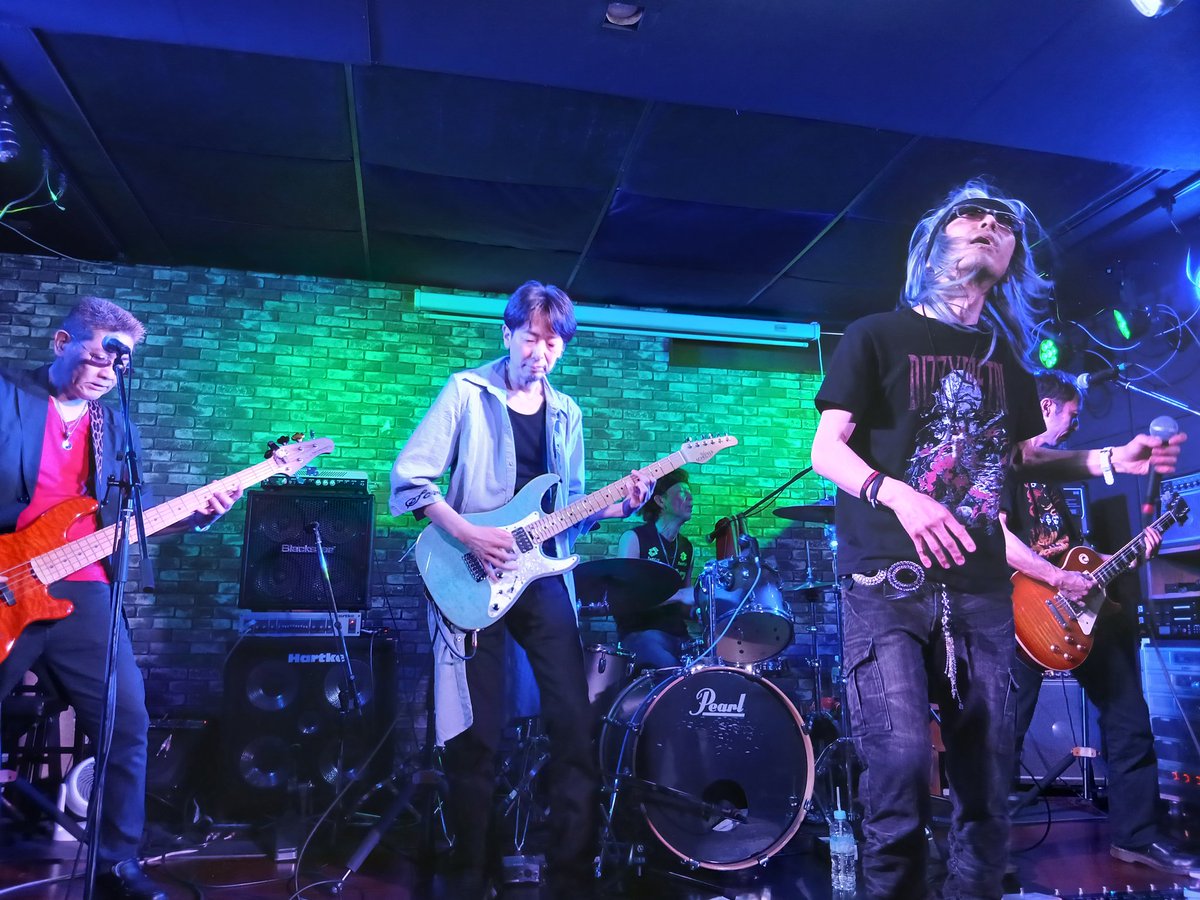 Osk_piano's tweet photo. 純也くんバンドNext Rose、Relax-JAM の人達のLIVEへマネージャー(兄)と参戦してきました♫
初めて見たけど凄く良かった‼️とアニイも感動ㅜㅠ Dreaminで、そしてメタリックで2組共にカッコ良かった♫🌱
모두 모두 고마워요！
#NextRose 
#RelaxJAM 
#YOROZUBAR https://t.co/ClIvZQV6ec
