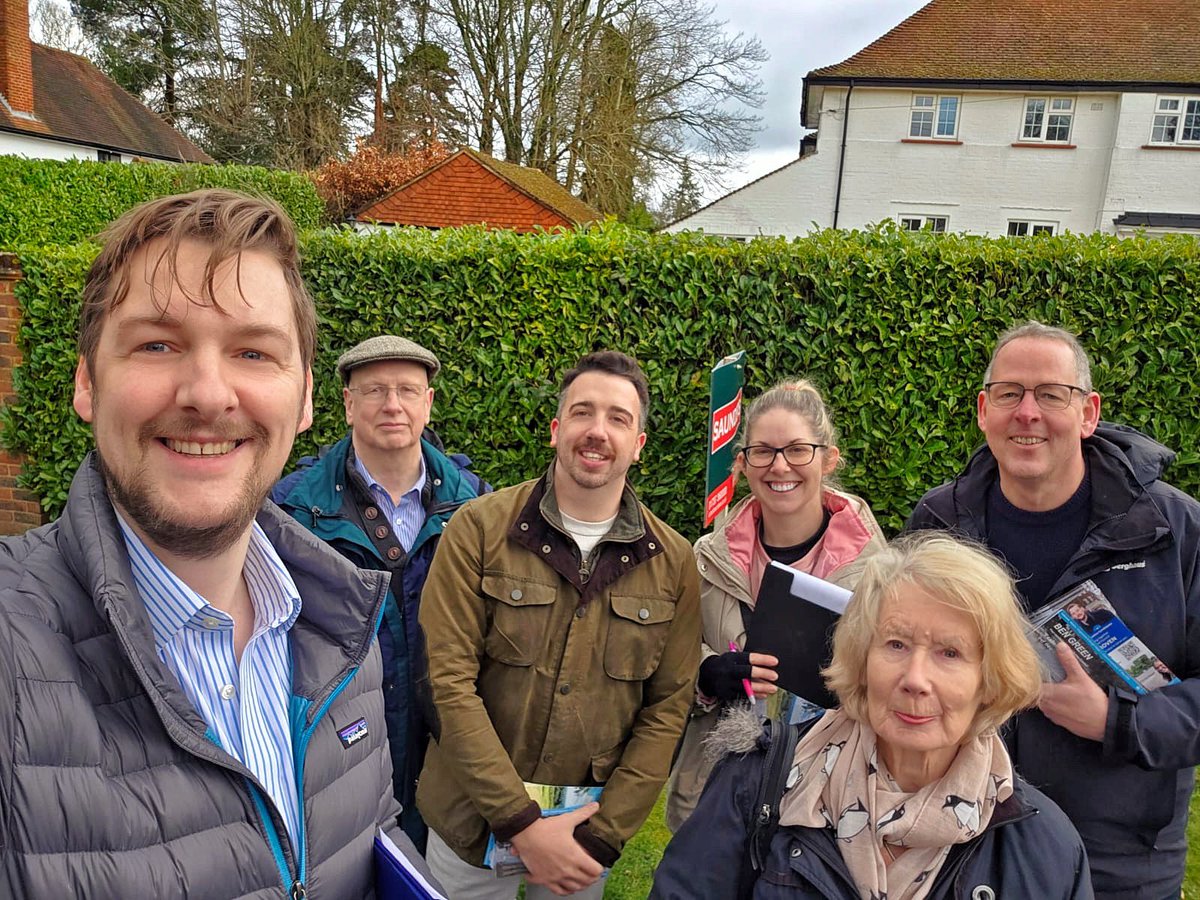jed_dwight's tweet photo. A great morning in #Kingswood.

Plenty of @Conservatives &amp; strong support for my borough colleagues &amp; candidates for the new East Surrey Council Ben &amp; Shelly who have an impressive record of delivery.

Local’s impressed by our brilliant MP @Rebecca_SPaul, too - &amp; rightly so! https://t.co/AQPqn8Ezxc
