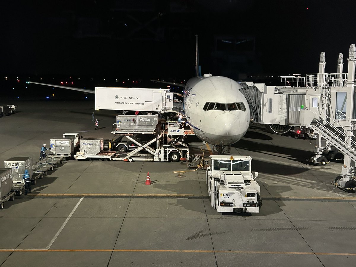 ana53hndcts's tweet photo. 今日は4回JA751Aに乗れて良かった✈️
羽田発は2便とも快適でしたが、千歳発は2便とも外人が多く民度低すぎでした
#ANA #JA751A https://t.co/cGm6TYRco6