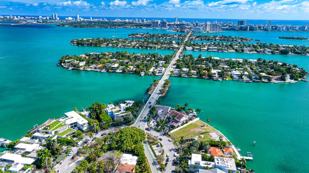Happy 100th Anniversary to the Venetian Causeway! Originally known as Venetian Way, it has connected Miami Beach and Miami since 1926. 

This iconic structure has been the gateway to sun, sand and some of the most scenic views for a century. 💙