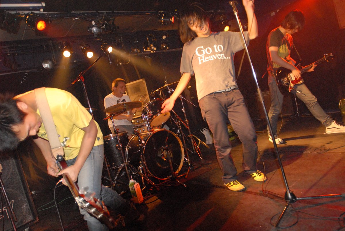 naka_Zma's tweet photo. 3月7日 神楽音 「FEEDBACK:MIX 3」
出演のYOLZ IN THE SKYのインタビューを公開しました。
https://t.co/028hAmWSgF
バンドの結成当初の話～SXSW～メンバー脱退～最近のYOLZまで、スタジオ前の短い時間ですが語ってもらいました！
珍エピソード満載でずっと笑ってました。
是非読んでください！ https://t.co/pqqjqiHjrz