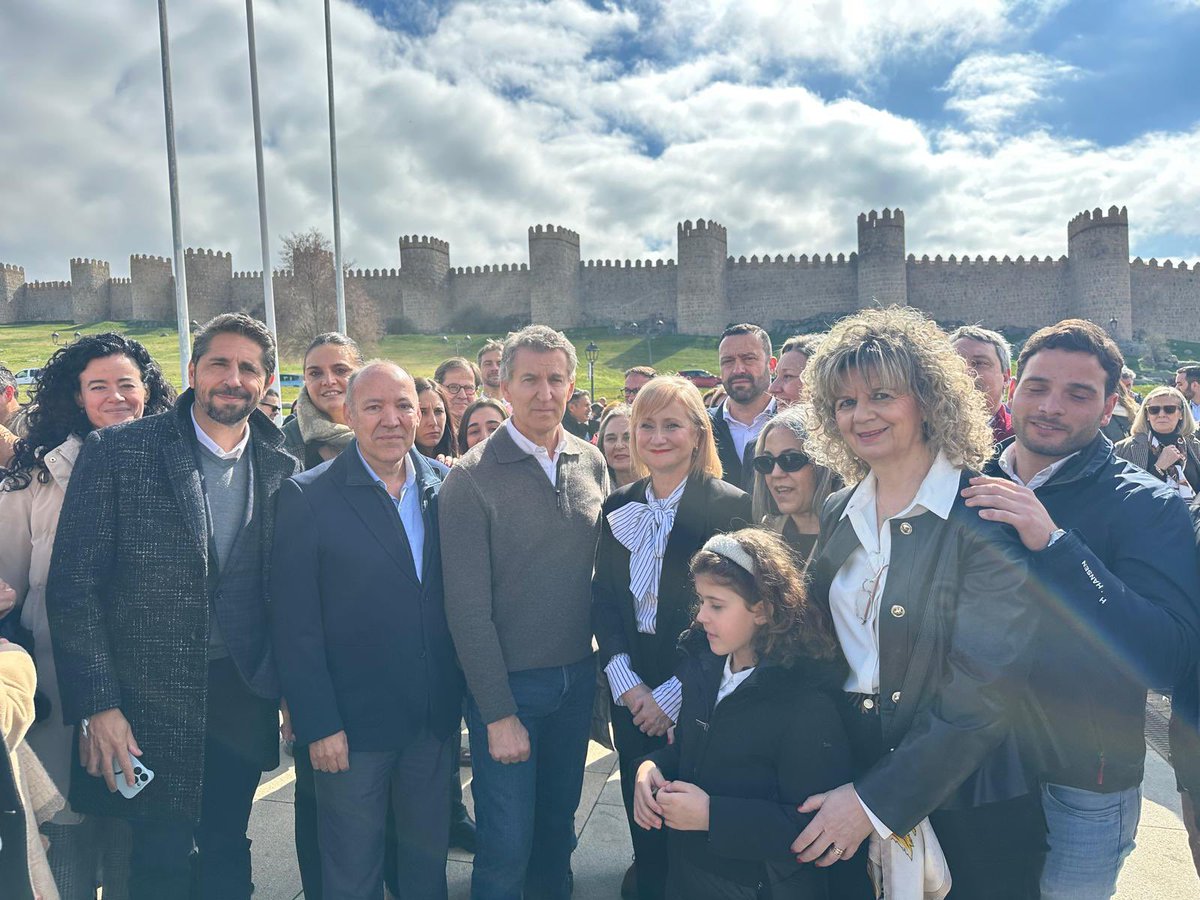 Hoy en 📍Ávila, en el inicio de la Campaña Electoral 🗳️ del <a href="/PPopularCyL/">PP Castilla y León</a>, junto con los Presidentes <a href="/NunezFeijoo/">Alberto Núñez Feijóo</a> y <a href="/alferma1/">Alfonso F. Mañueco</a>
.
#AquíCertezas
