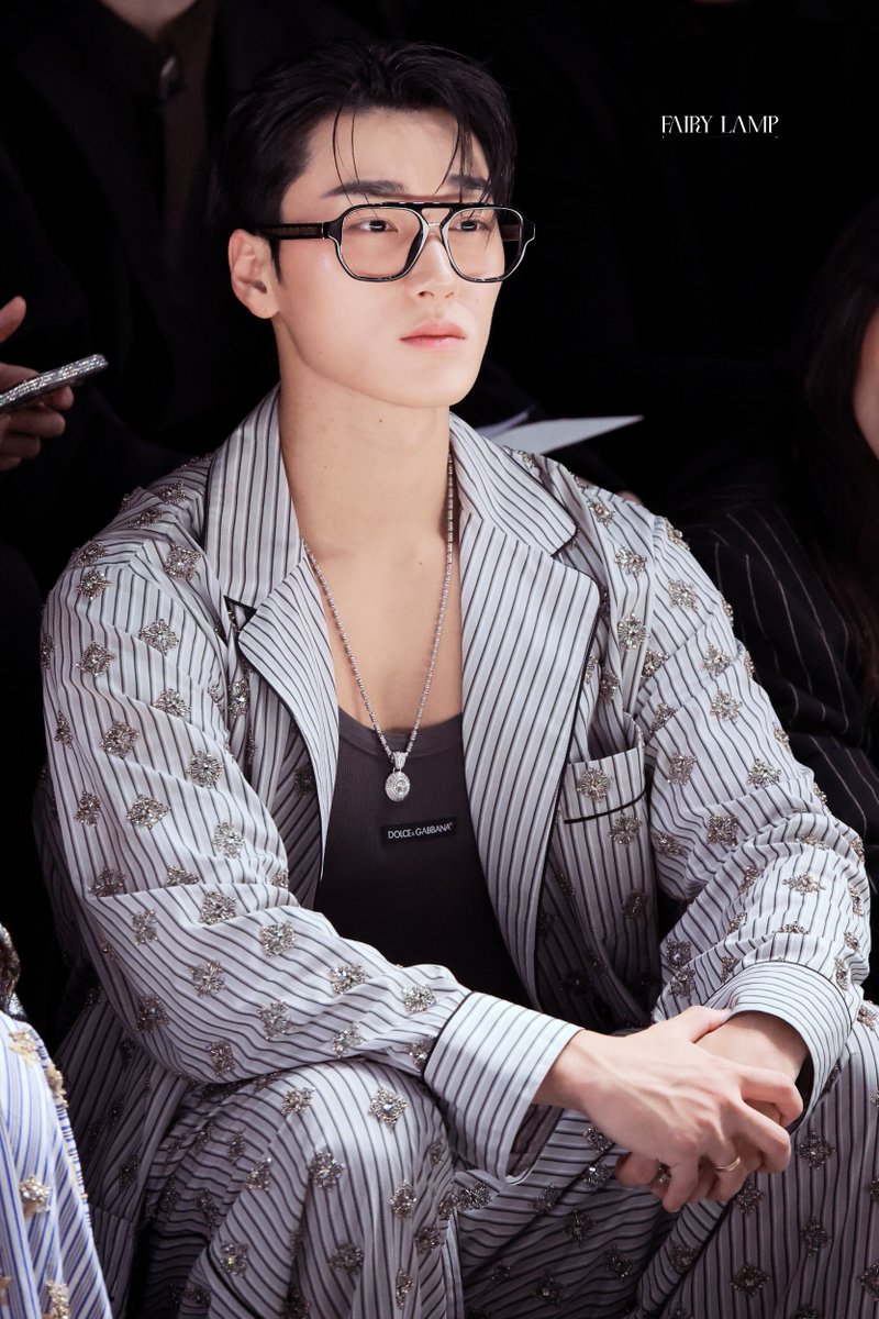fairy_lamp710's tweet photo. 260228 Show

DG Ambassador San at MFW

#CHOISAN #DGxSAN #DGFW26 #DOLCEGABBANA @DolceGabbana @ATEEZofficial
빛이나고 막 마음이 좋아서 힘들어지구.. 🫠 https://t.co/G3Rof9gjDk