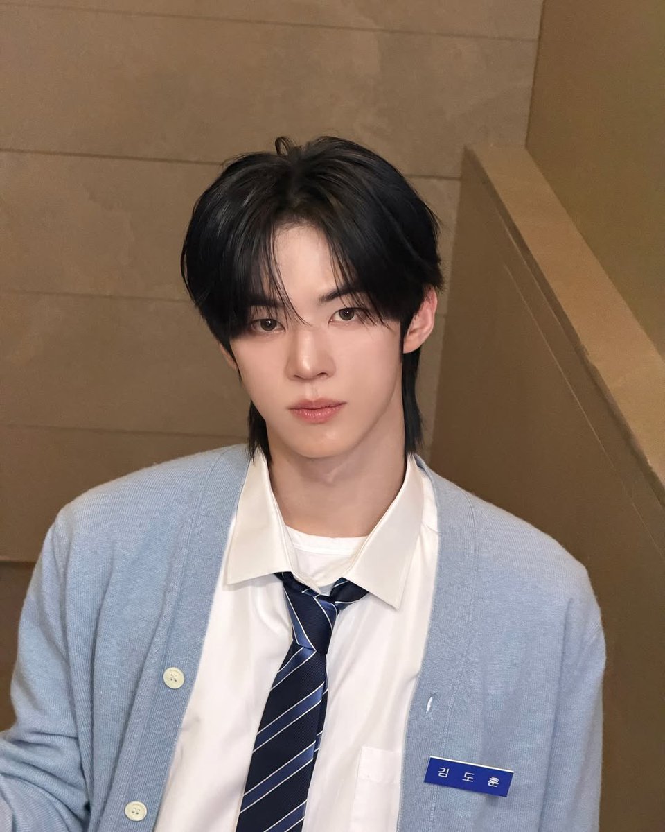 YuDdoee_42's tweet photo. 260228 투어스 공식 인스타그램✨

음중MC 1주년🎉🎉

#투어스 #TWS #도훈 #DOHOON https://t.co/qSOKvO9oXt