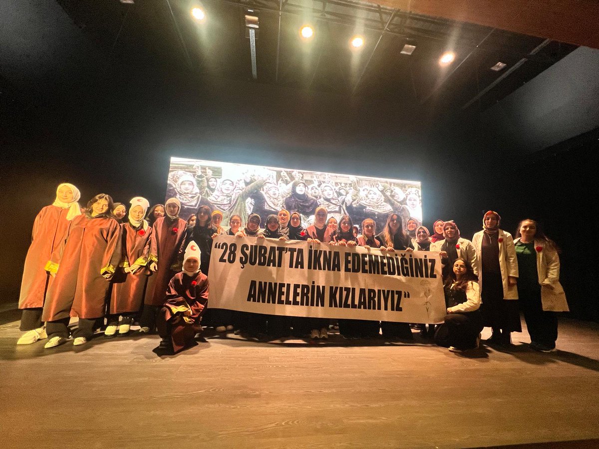 ciftci_halise's tweet photo. Daha güzel bir pankart açılabilir miydi. Ahh... 28 Şubat...İzi kalmış yaramsın. https://t.co/O39d2ZxfEK