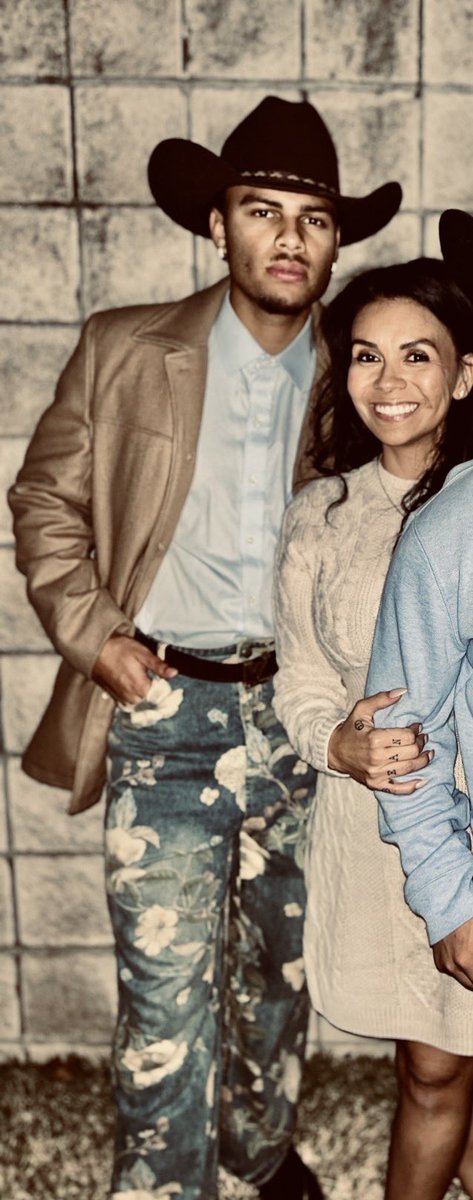 BeanEvette1's tweet photo. Happy Birthday to my first bornπ₯³ May God continue to keep you& bless your journey! I love you beyond wordsβ€οΈ #Meeks #HbD #AxeEm ππͺ https://t.co/lp0mGLLXOW