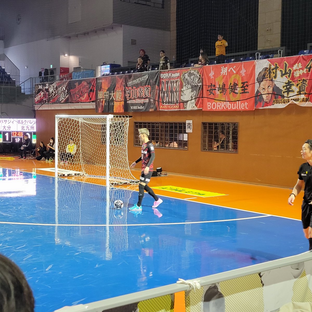 mrm0424's tweet photo. 200試合出場おめでとうございます👏サポーターでもないただのファンですが…��は誰よりも熱い気持ちを持ってるのでは？と思いながら応援させてもらってます
これからも走り続けてほしい選手です
連戦お疲れ様でした！
#ボルクバレット北九州
#No.32宮崎岳選手 https://t.co/lWpaQdAERZ