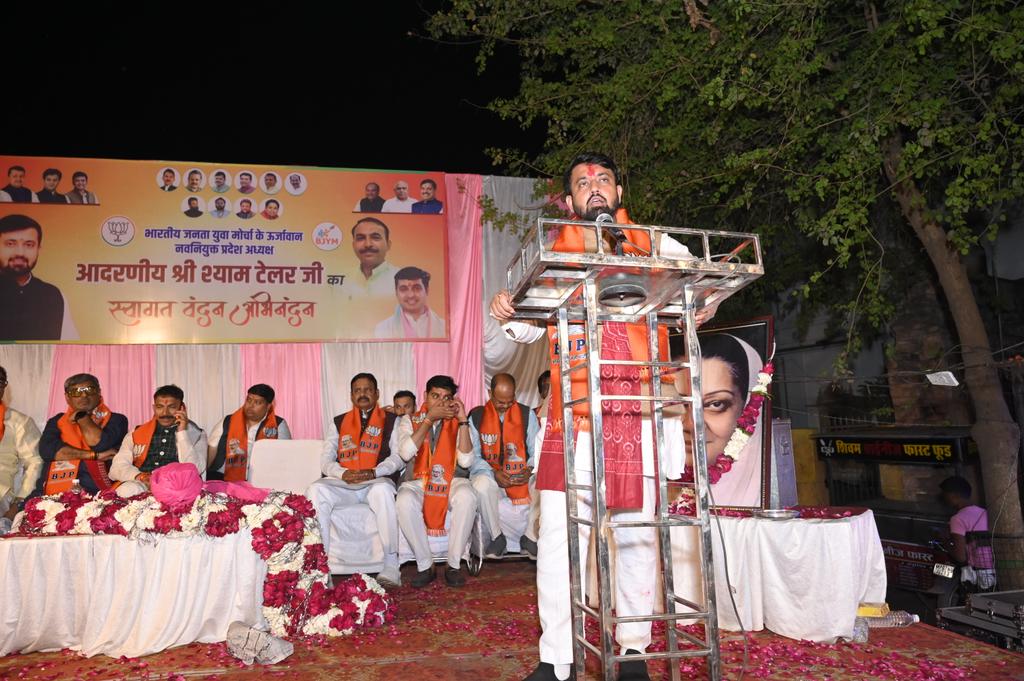Prateek Tiwari (प्रतीक) tweet media