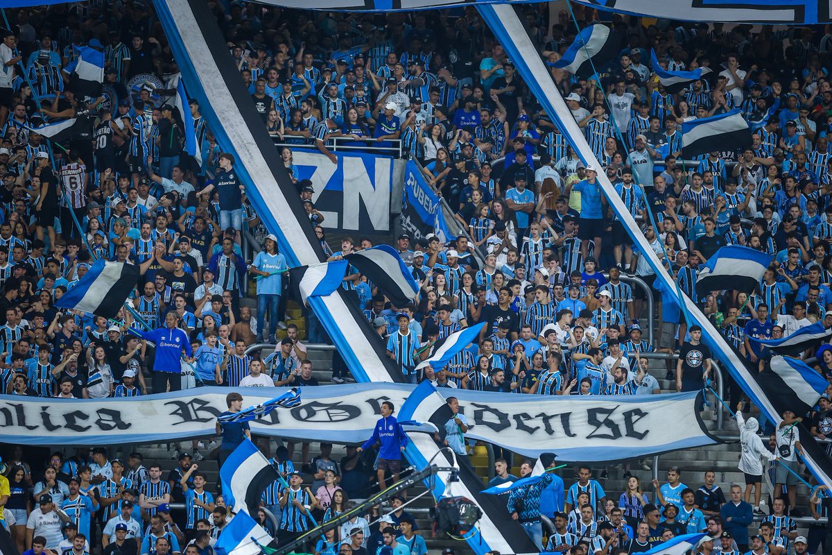 ZonaFutebol's tweet photo. FINALMENTE UMA ESTÁDIO DE PORTO ALEGRE VAI VOLTAR A LOTAR!!!

Projeção para o clássico Grenal 450 é de 50 mil torcedores.

🗞️@nicolyowicki https://t.co/pLAs0Jr60g