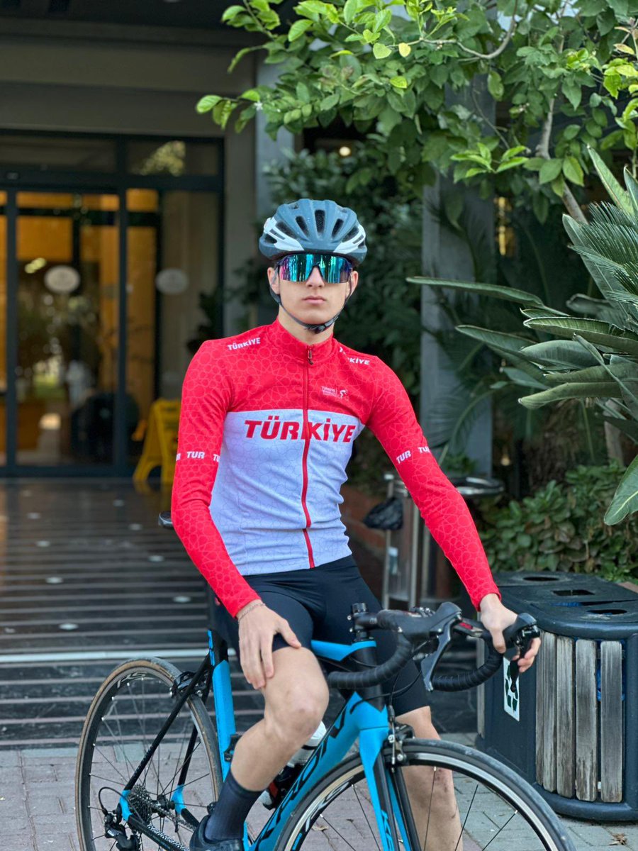 🚴‍♂️ Başarılar Bahri Erdem! 🇹🇷

Türkiye Bisiklet Federasyonu tarafından Antalya’da gerçekleştirilecek 17 Yaş Altı Yol Bisikleti Millî Takım Hazırlık Kampı’na davet edilen sporcumuz Bahri Erdem Karataş, kamp öncesi çalışmalarını aralıksız sürdürüyor.

Millî takım kampına davet