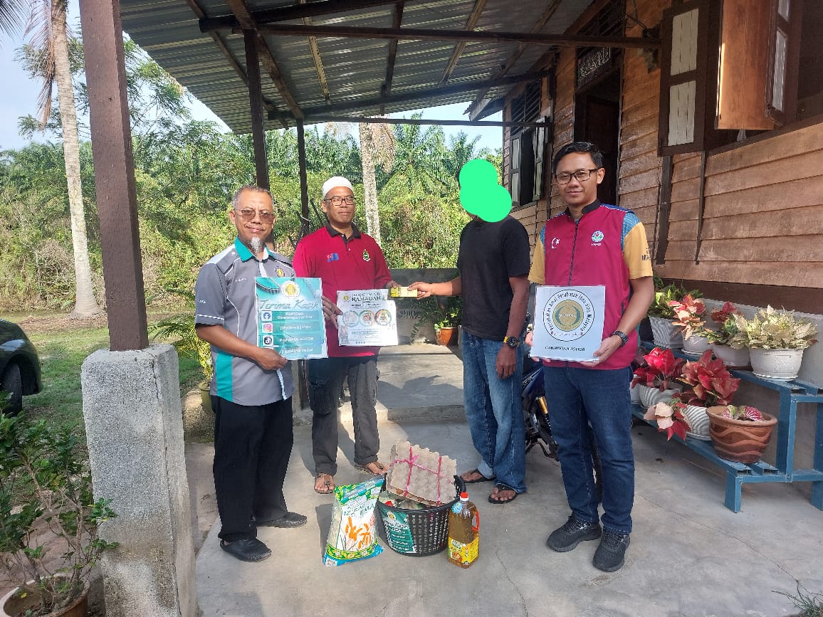 PapismaJ's tweet photo. Dana Kemanusiaan PAPISMA (DAKAP), Johor bersama NGO Sri Gading Sejahtera menyantuni 15 keluarga asnaf sekitar Sri Gading, BP :
- Beras 5 Kg
- Barang2 keperluan asas 
- duit belanja

Terima kasih kpd para penyumbang

28 Februari 2026

#PAPISMACawanganJohor2026
#DapurRamadhan1447 https://t.co/4L5GOXKJci