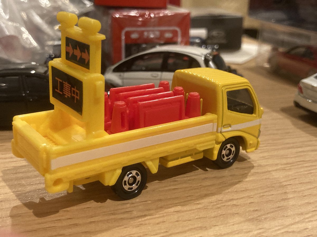 あ さ と tweet media