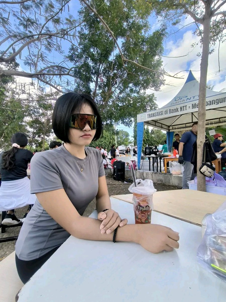 cewek manja tweet media