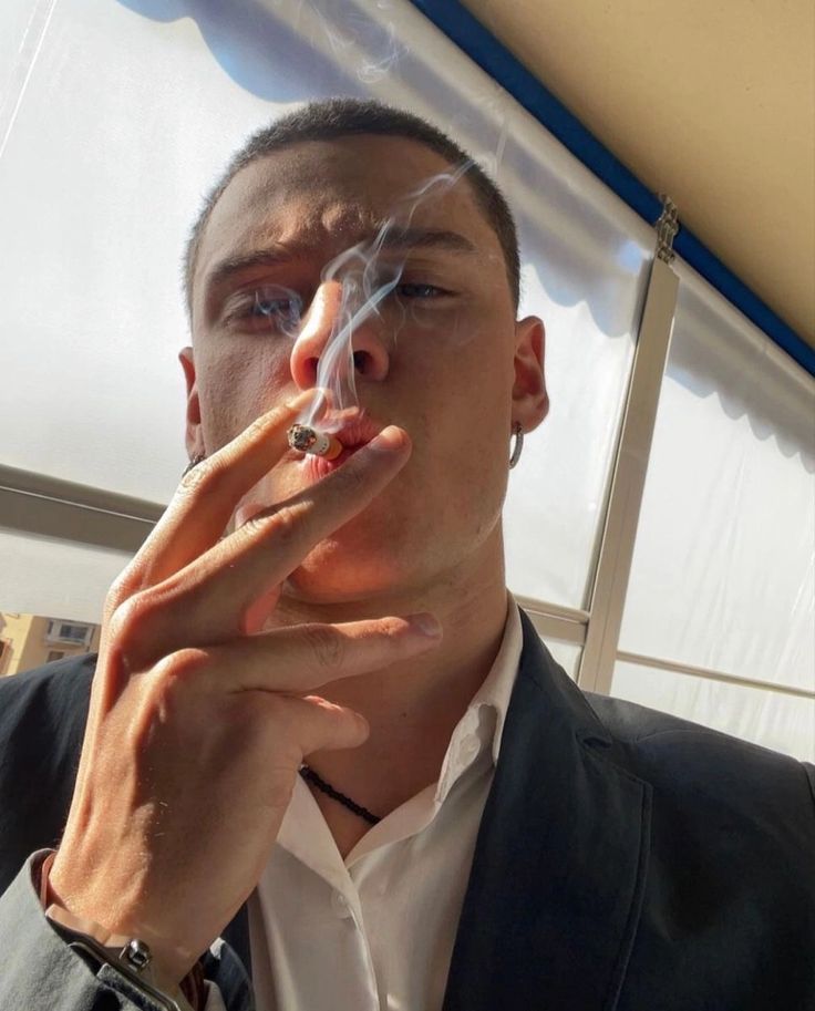 Rus erkeklerinin böyle genetiği olduğu için normaldir.