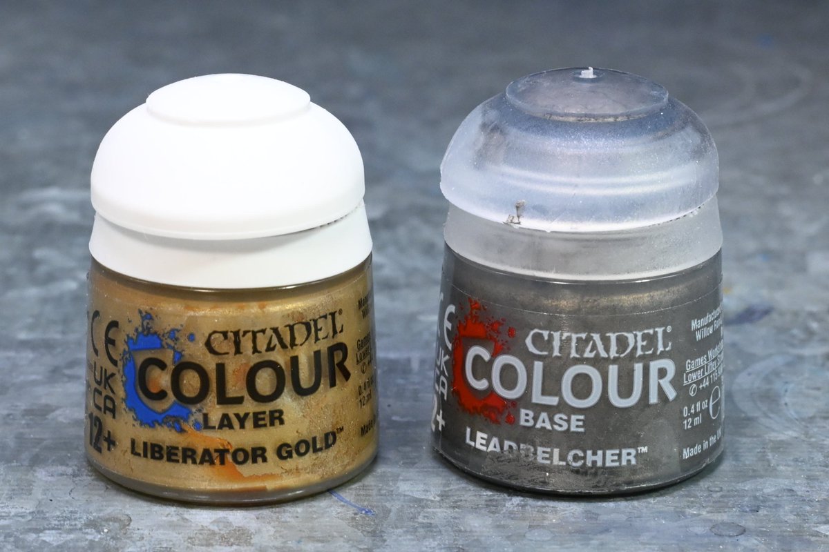 武器ブラック：自作パープルブラック→EX白でグラデしてパールシルバー。スーパーディープブルー。
スミ入れ：全体にダークイエロー、ホワイトにクリアパープル、黒にライトグレー
筆塗り：リトリビューターゴールド、リードベルチャー
トップコート：40％くらいの半ツヤ