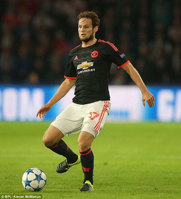 Happy Birthday to former #MUFC Defender Daley Blind #MUFC_FAMILY <a href="/BlindDaley/">Daley Blind</a> 🔴⚪️⚫️🇳🇱