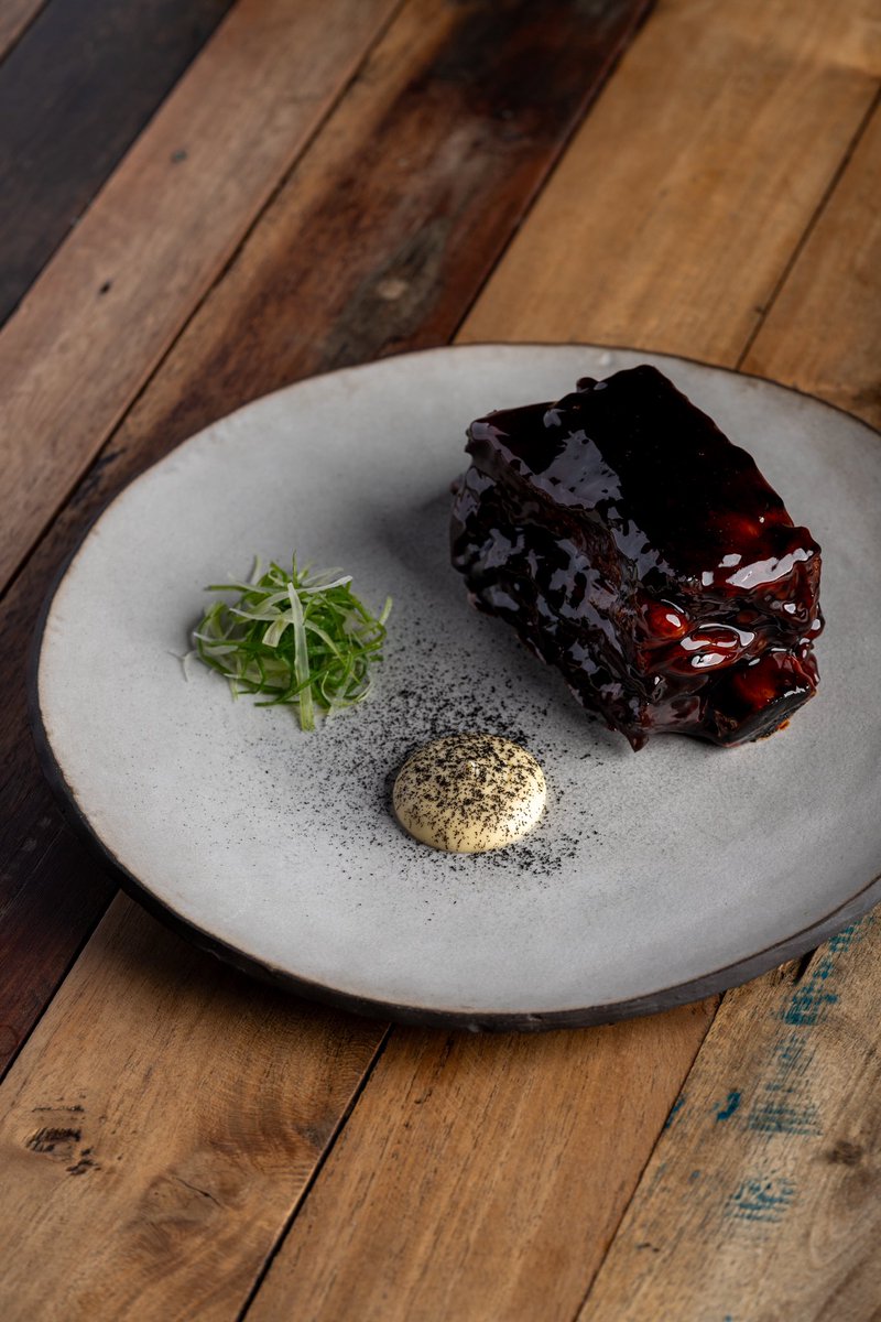 SimonJWoodUK's tweet image. Sticky Beef Short-rib with Celeriac and Onion Embers

Comfort, indulgence, satisfaction

It’s delicious

simon@swcooks.com

#beef #britishbeef #ukfarming #simonwood #masterchef