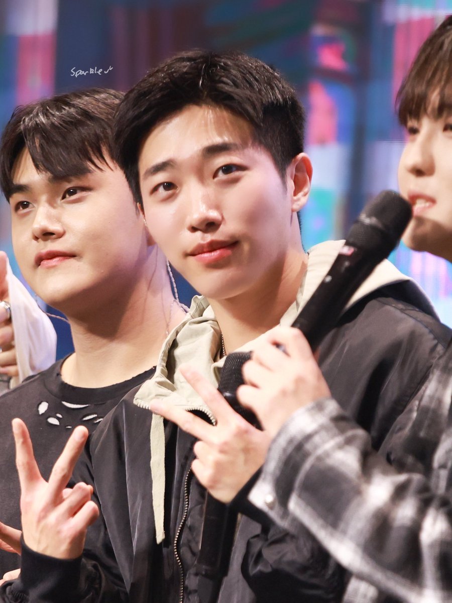 moemoekyun1101's tweet photo. 260228
2026 The KingDom 5th FAN-CON [THE QUINQUENNIUM]

승보는 생얼이어도 세상에서 제일 잘생겼어😍오랜만에 봐서 너무 행복했어🫶🏻

#더킹덤 #TheKingDom #단 #정승보
#DANN  단 아서 무진 루이 아이반 자한 #스파클링_단단 https://t.co/uaQwKlJcyO