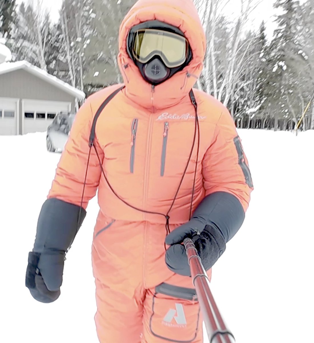 Sneusuit tweet media