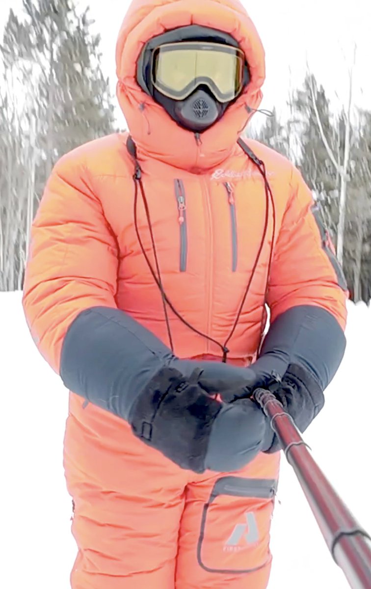 Sneusuit tweet media