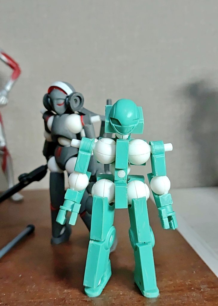 ガレージキットサークル男8画の解散後、独り立ちディーラーデビュー