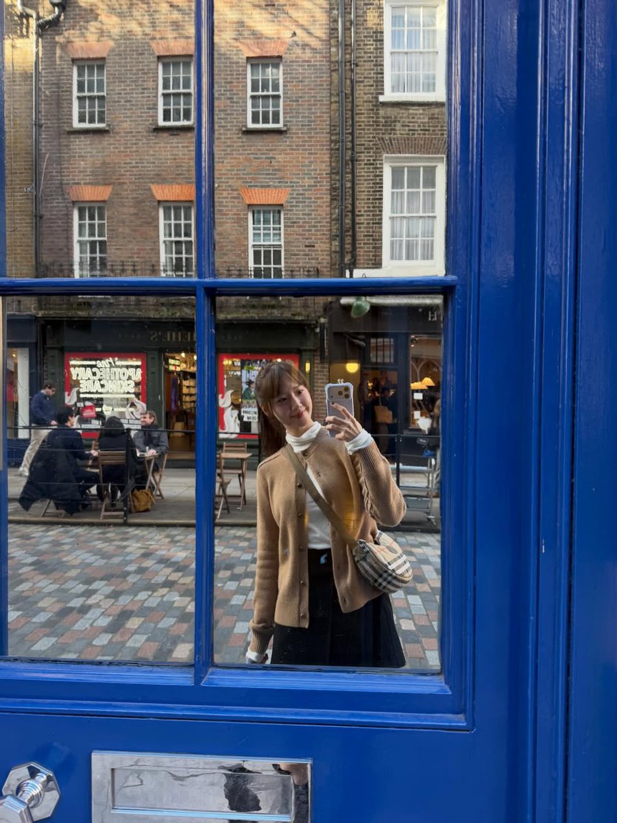 YoonA’s IG Update #2 

“😎😎😎” 

(🎵 Bruno Mars • I Just Might)