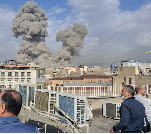 TheRantDe's tweet image. #Trump  claims he’s "liberating" #Iran, while his #ICEagents are killing his own people at home. The hypocrisy is deafening.
#Tehran #IranConflict #USIranCrisis #MiddleEastConflict #Israel #USA #operationepicfury #ICEViolence #ICEOout #PoliceBrutality #HumanRights