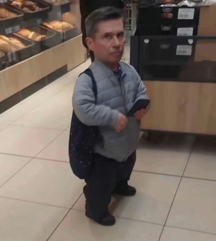 4 year old me trying to imagine my father as a child 😂