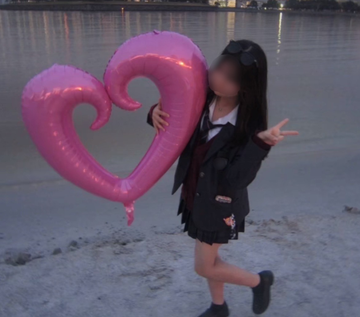Osaaaaa0_0's tweet photo. もうじき高校卒業なので予約はお早めに！
高校最後だし雰囲気載せておきますね

#裏アカ女子   #裏アカjk
#足フェチ https://t.co/vHq0Jt5pJ6
