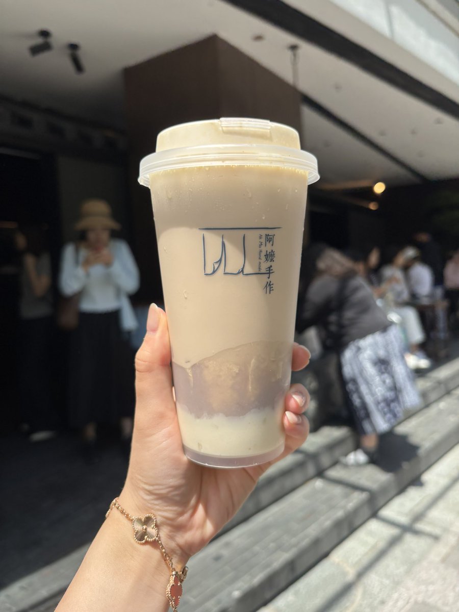 woshi_menghui's tweet photo. (個人的)上海の超おすすめミルクティー🥤
①阿嬷手作
②红茶公司
③裕莲茶楼
④OT另茶
#上海#上海生活 https://t.co/4G2Ol5i4uv