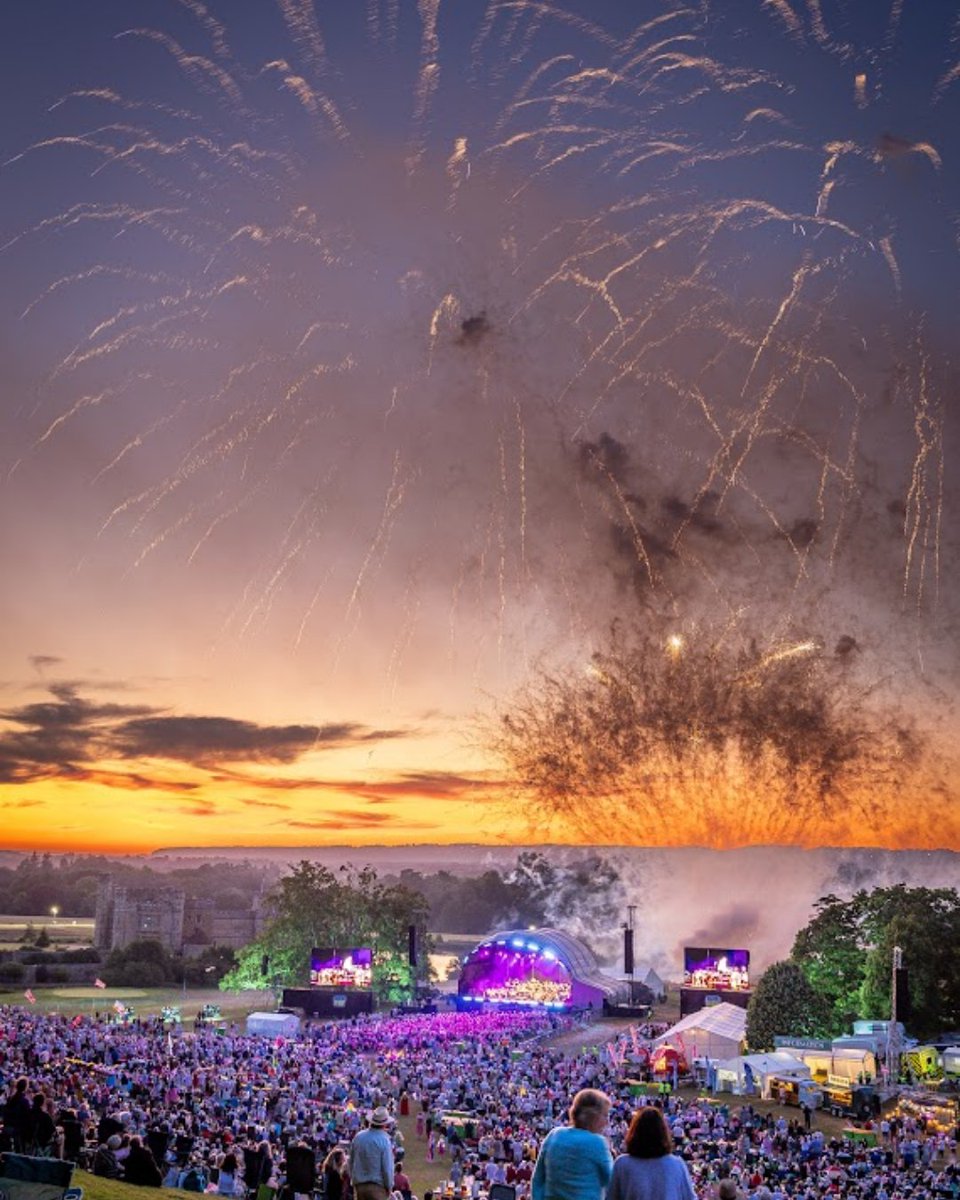 Leeds Castle Concert tweet media