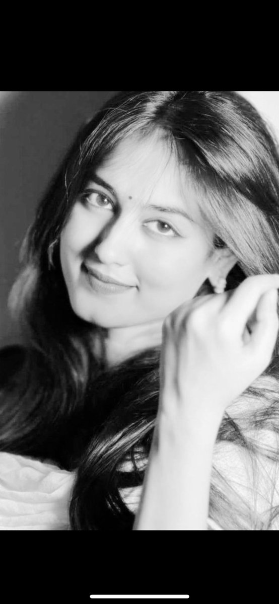 मन के आँगन में सत्य की दीपशिखा जलती रहे,
करुणा और प्रेम से जीवन की हर डगर खिलती रहे।

Follow <a href="/prajwalagrahari/">बेनाम शायर🌺</a> for more❣️

#HindiShayari #EveningVibes