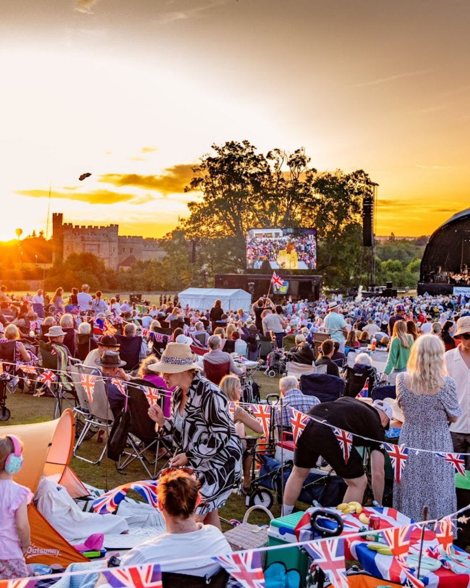 Leeds Castle Concert tweet media