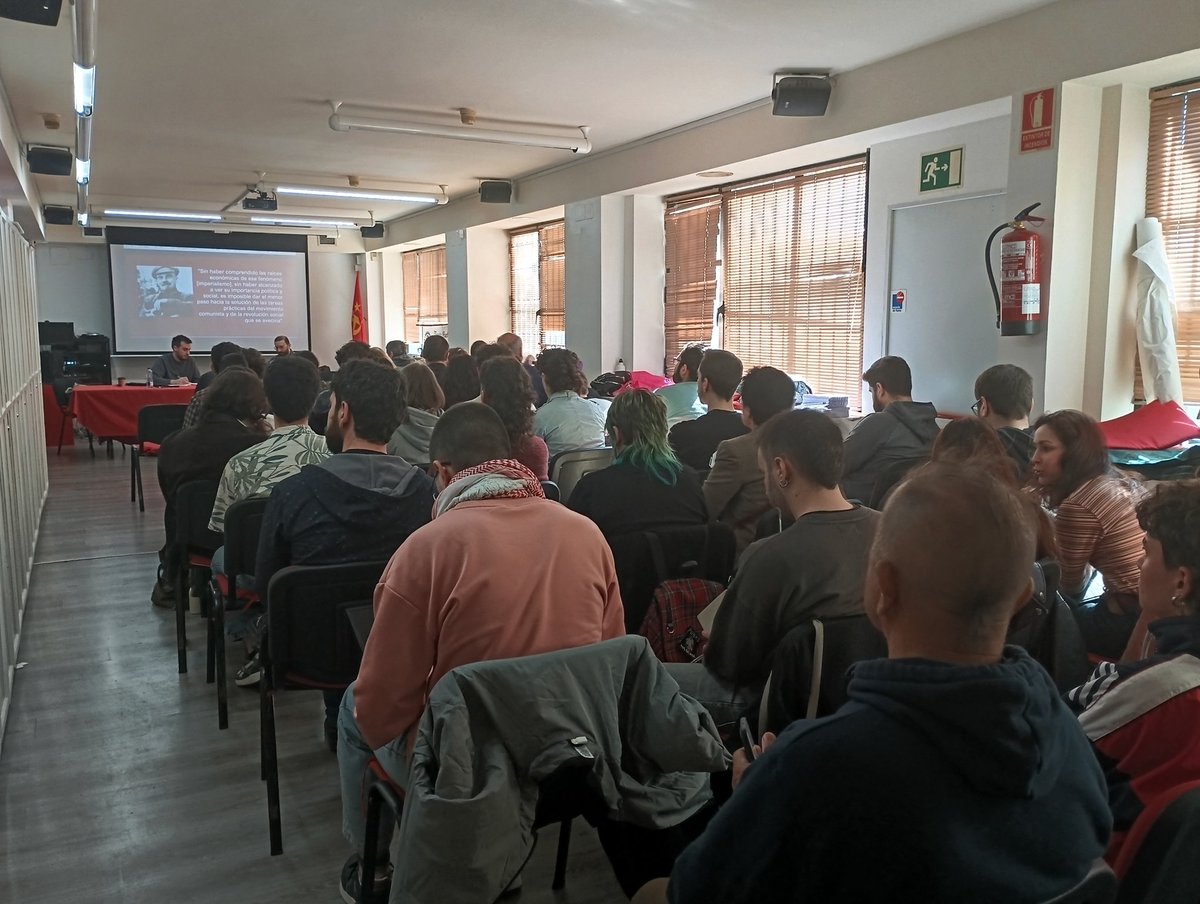 Esta mañana las comunistas de Madrid nos formamos sobre el imperialismo actual y sobre el feminismo marxista. Frente al derrotismo provocado, construye la esperanza #LaAlternativaEsComunista