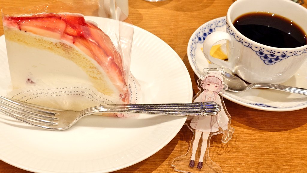 超かぐや姫鑑賞前に腹ごしらえ〜
ビーフシチューオムライスとスカイベリーのズコット！
ビーフシチューの肉がホロホロで美味い…！
これ、自分の家で作れないかな…？🤔
#こはねのグルメ