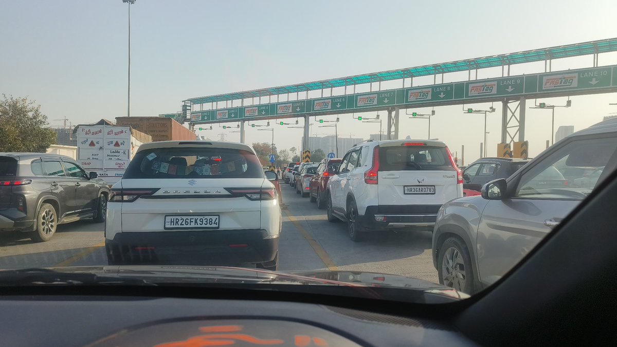 naveenseth1302's tweet photo. @MORTHIndia @NHAI_Official Bijwasan Toll today 28/02/26 at 16:40 hrs, time taken to cross was 5 minutes, please arrange to reverse the debit of my annual pass https://t.co/QaKCv3mcBP