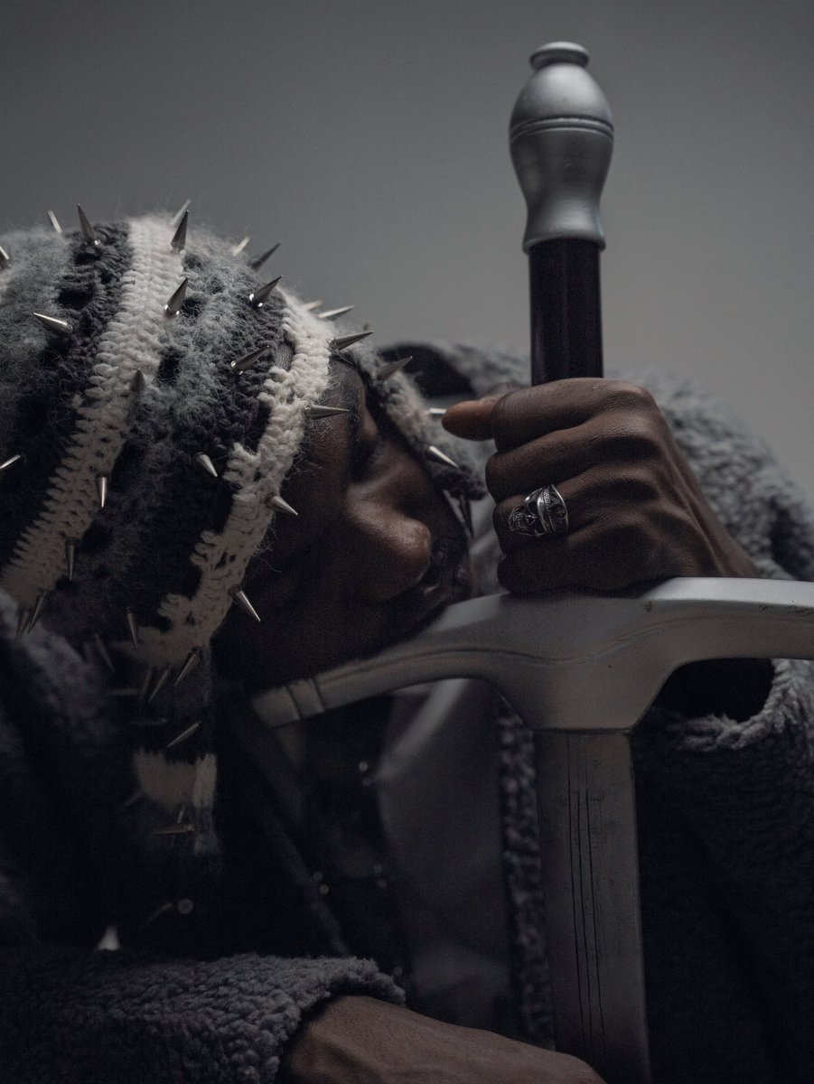 _warsheep_'s tweet photo. They laughed, & watched, then prayed a savior.
But no heroes see this sunset, no purity in mud.
This is whatβs left when the performance ends.
The world will Warsheep πͺβοΈ
πΈ: @kothegrapher
πͺ: @sirenhooks
π: @certifiedfahlil
βοΈ: @artivecreed
#stayfrosty #ogidi #noheroes https://t.co/o2IgVcd8wo